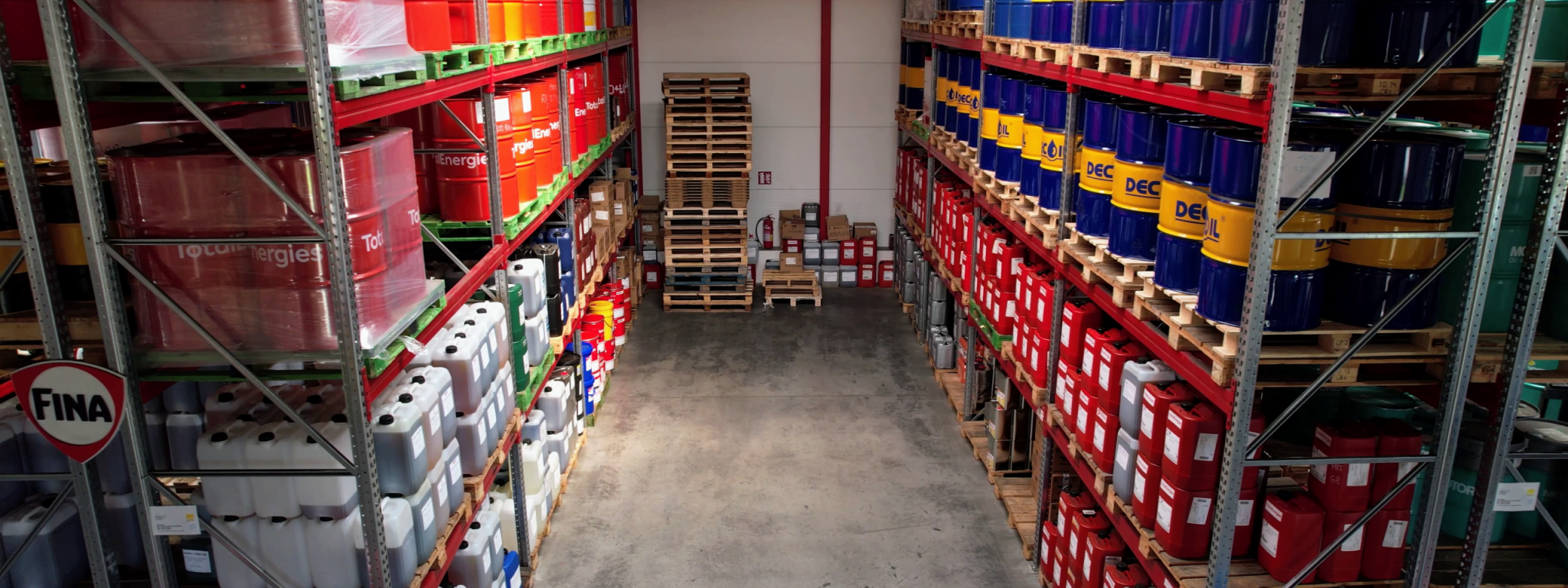   <span style="color:#FFE816;">OLEJE A MAZIVA</span><br>   <span style="color:#2F2483">PROFESIONÁLŮ!</span>