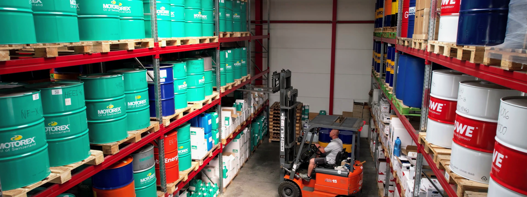   <span style="color:#FFE816;">OLEJE A MAZIVA</span><br>   <span style="color:#2F2483;">PROFESIONÁLŮ!</span>